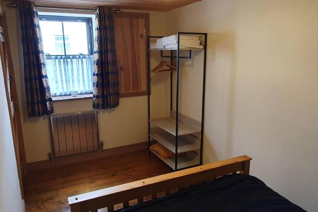 Ty Taf 2 Bed Cottage With Deck & Easy Transport Links Cardiff Ngoại thất bức ảnh
