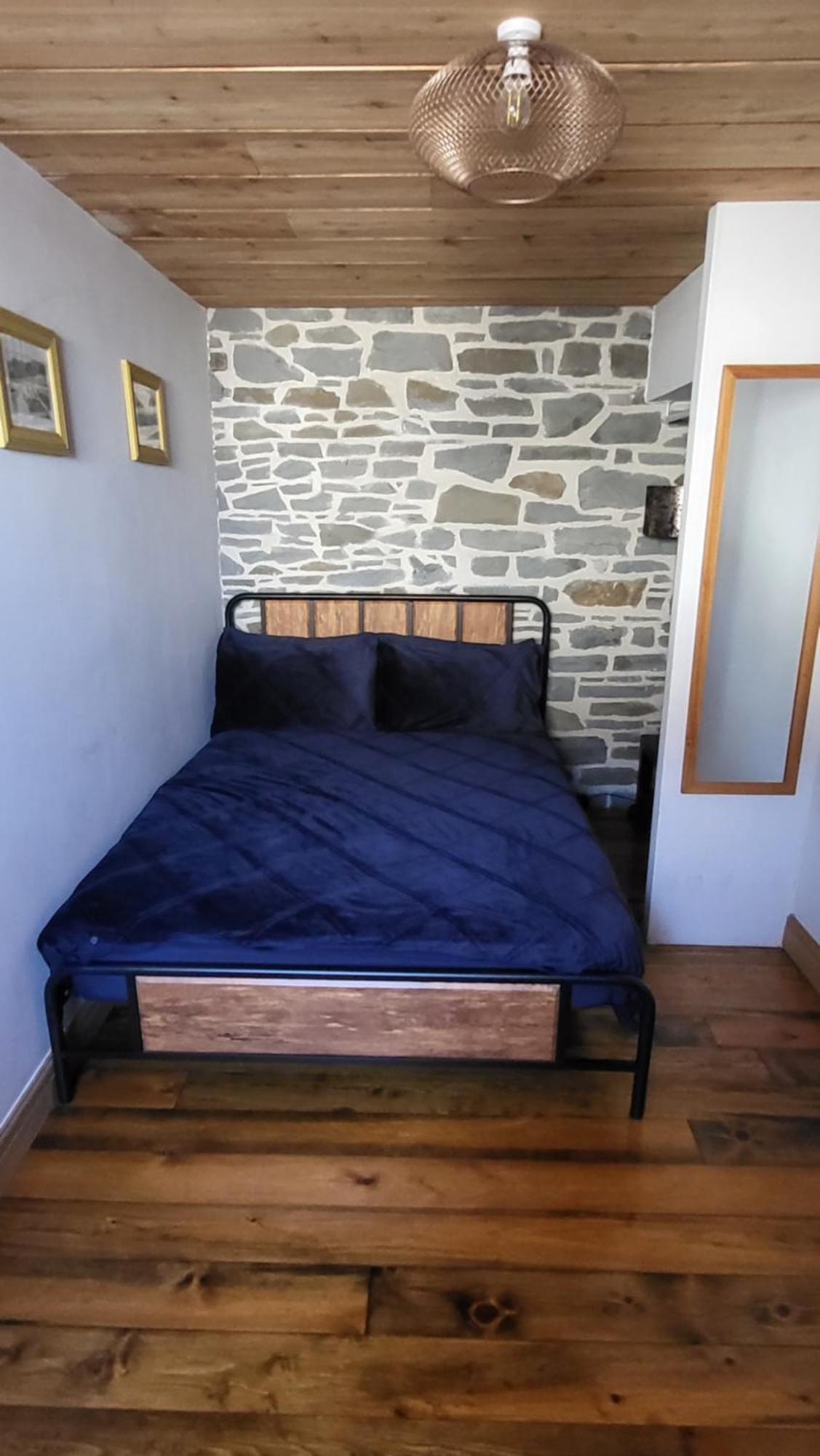 Ty Taf 2 Bed Cottage With Deck & Easy Transport Links Cardiff Ngoại thất bức ảnh